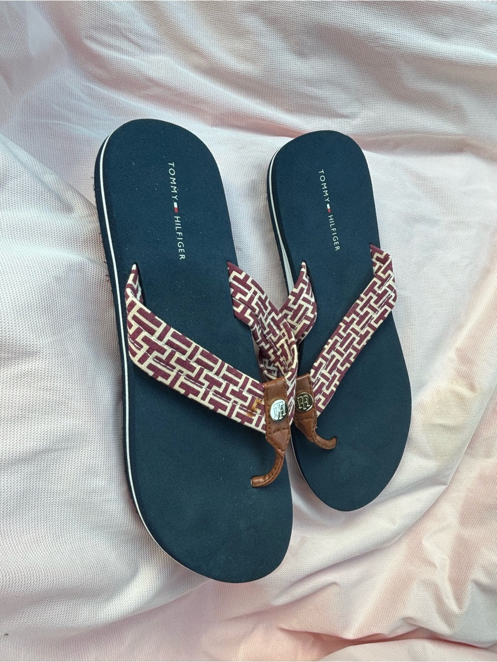 Tommy Hilfiger Women’s Navy & Burgundy Patterned Flip Flops ( size 8)